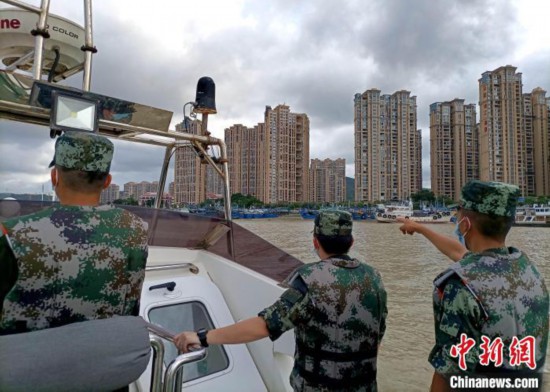 福建漳州海警做好“卢碧”台风防范工作