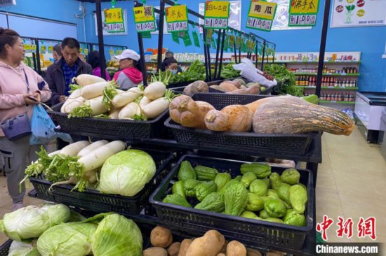 菜篮子平价菜店的“一元菜”。　凌楠 摄
