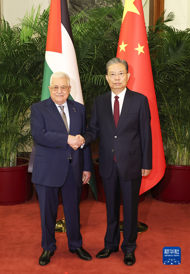 6月15日，全国人大常委会委员长赵乐际在北京会见巴勒斯坦总统阿巴斯。新华社记者 庞兴雷 摄