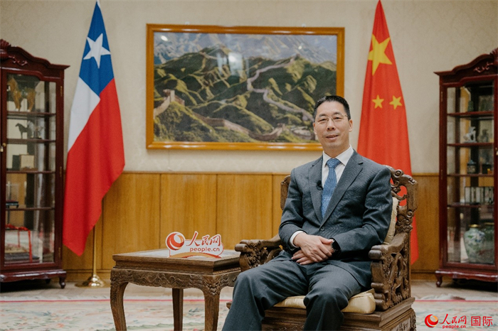 中国驻智利大使牛清报接受人民网专访。人民网记者 张若涵摄