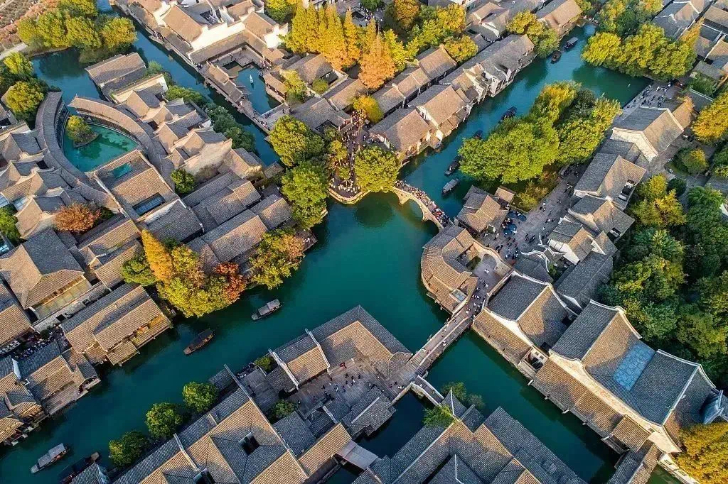 　　十年沉淀，乌镇从江南水乡蝶变为具有全球影响力的“国际互联网小镇” 图源：世界互联网大会官微