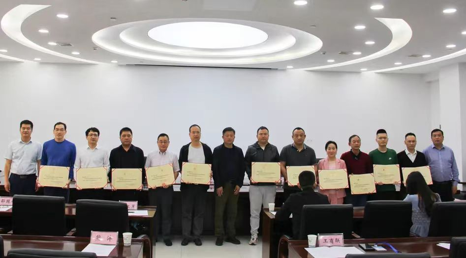 黄州区举行营商环境观察员聘任仪式