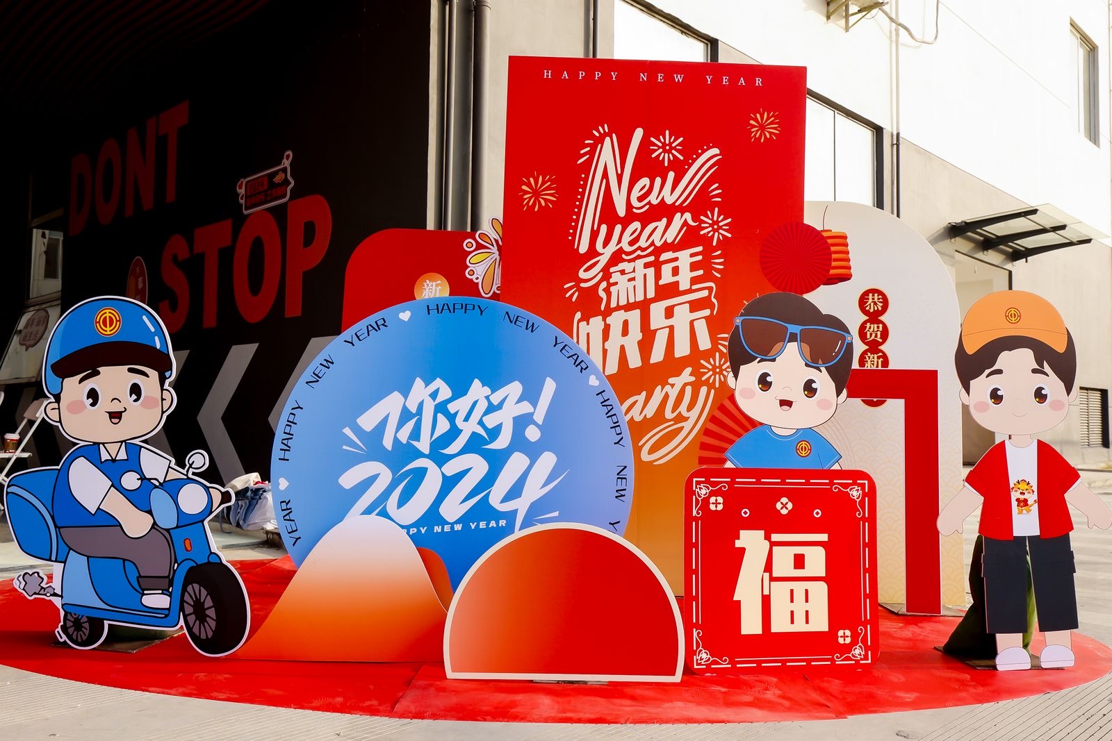 普陀区构建起“万有引力”品牌为代表的同心同行党群服务阵地。