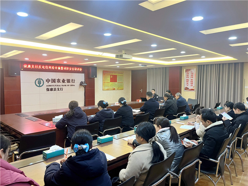 民警在企业开展反诈专题培训。