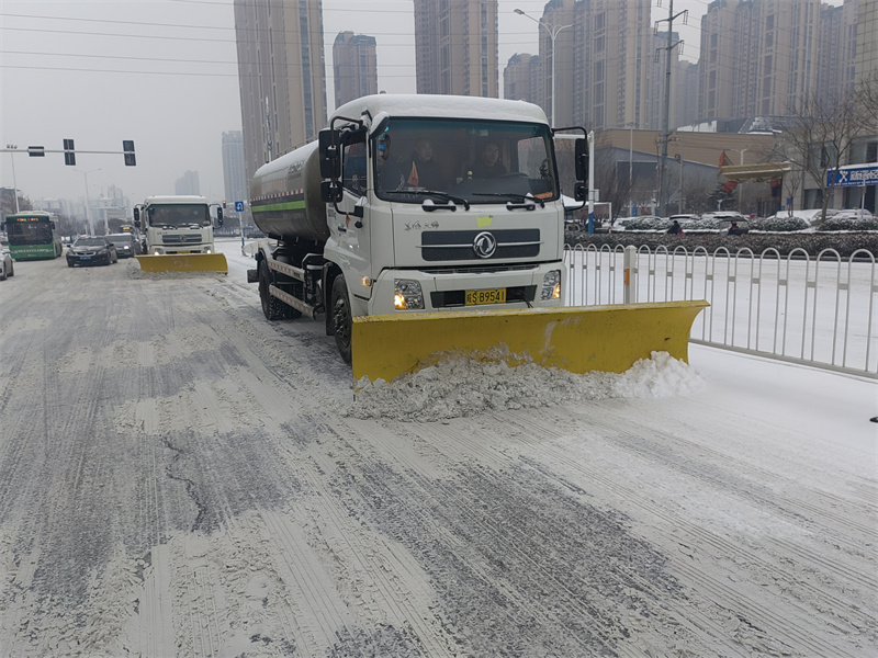 亳州市城市管理局积极应对低温雨雪天气。