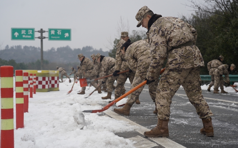 鄂州市多方联动“打雪仗”护平安。