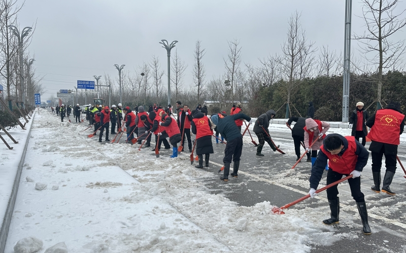 鄂州市多方联动“打雪仗”护平安。