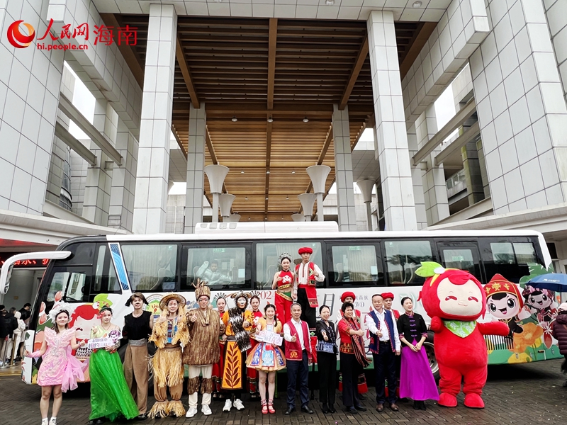 “相约三月三”巴士穿越之旅发车仪式。人民网记者 李学山摄