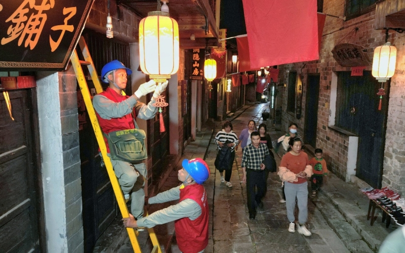 国网湖北电力全力保障“五一”期间供电。