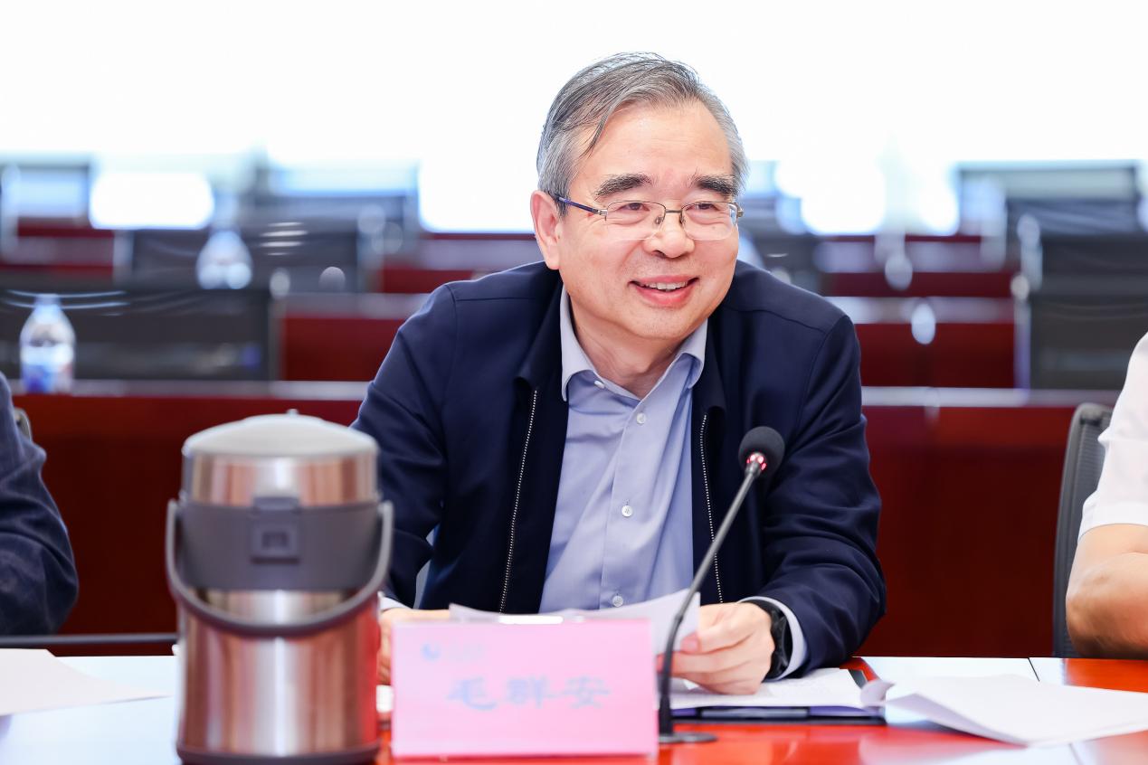 国家卫生健康委规划发展与信息化司司长毛群安发言。人民网 欧阳易佳摄