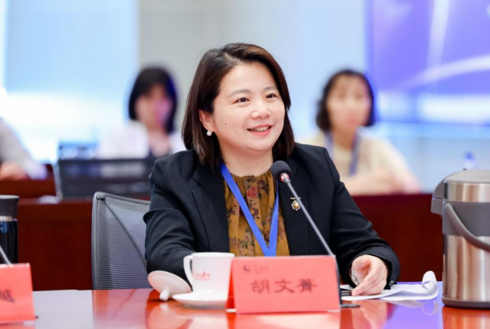 拜耳影像诊断业务部中国区总经理胡文菁发言。人民网 焦磊摄