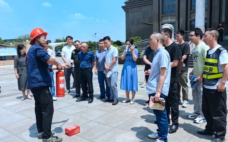 开展消防安全现场实操培训。