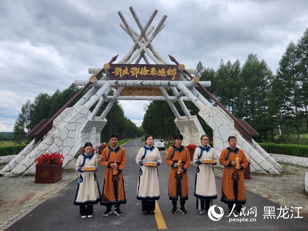 新生鄂伦春族乡迎接游客到来。人民网记者 韩婷澎摄