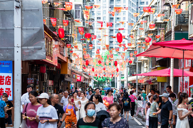 市场人流涌动