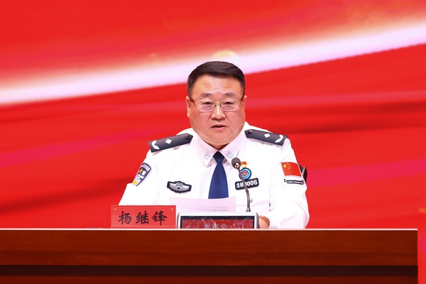 黑龙江出入境边防检查总站党委委员、副总站长杨继锋。韩东贤摄