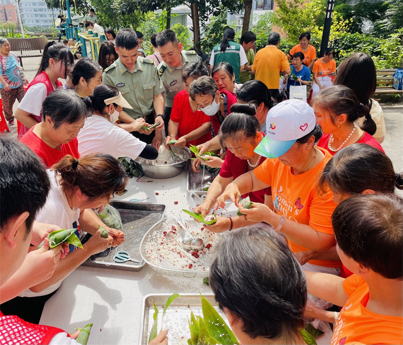 包粽子活动现场