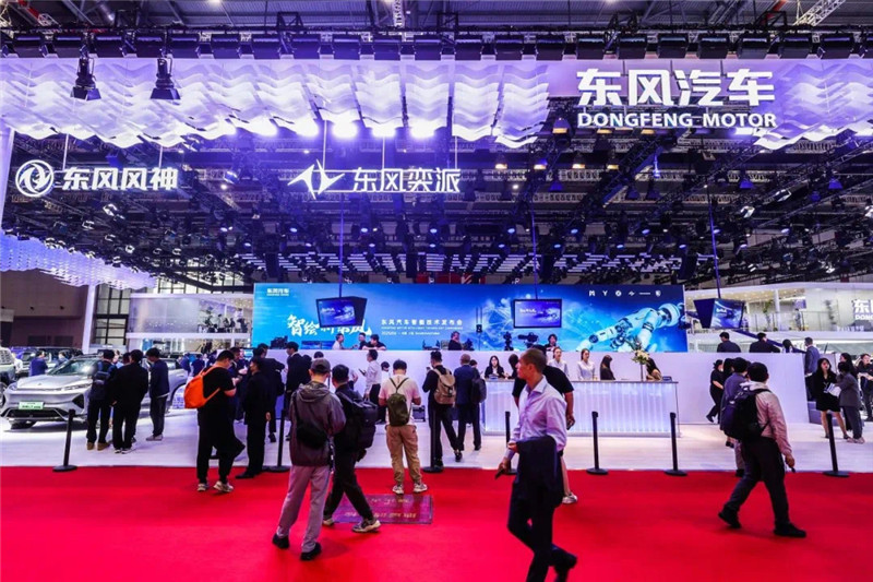 东风汽车在车展上展示