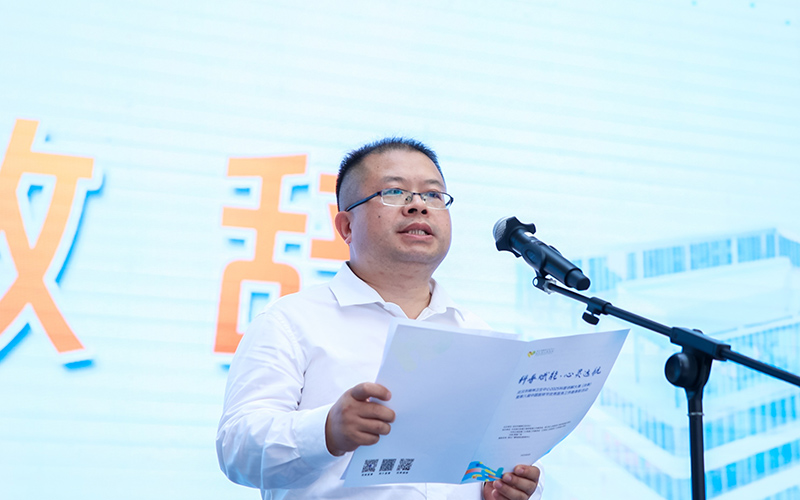 武汉市精神卫生中心、武汉市心理医院院长钟宝亮致辞。