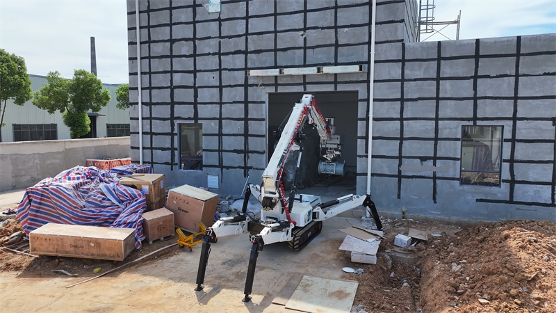 GIS智能装拆装备在新建变电站施工。