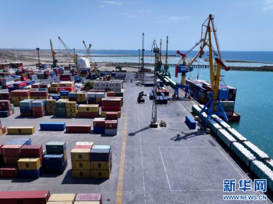闃垮厠濂楁腐鏄鍝堣惃鍏嬫柉鍧︿綅浜庨噷娴锋渶涓昏佺殑璐ц繍鐮佸ご锛屾槸璺ㄩ噷娴峰浗闄呰繍杈撹蛋寤婄殑閲嶈佽妭鐐广 鏂板崕绀捐拌 鏉庝换婊 鎽