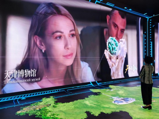 鏂伴椈涓蹇冪殑8K瓒呴珮娓呮矇娴稿紡浜掑姩浣撻獙椤圭洰銆傛柊鍗庣ぞ璁拌 鏉ㄦ枃 鎽