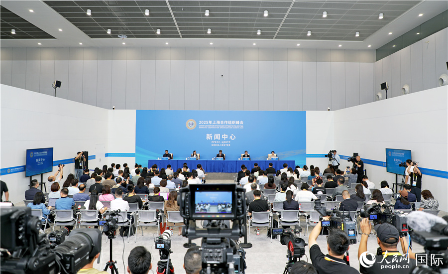 2025骞翠笂鍚堢粍缁囧嘲浼氶栧満涓撳満鍚归庝細鐜板満銆備汉姘戠綉 璁拌呰档鐩婃櫘鎽