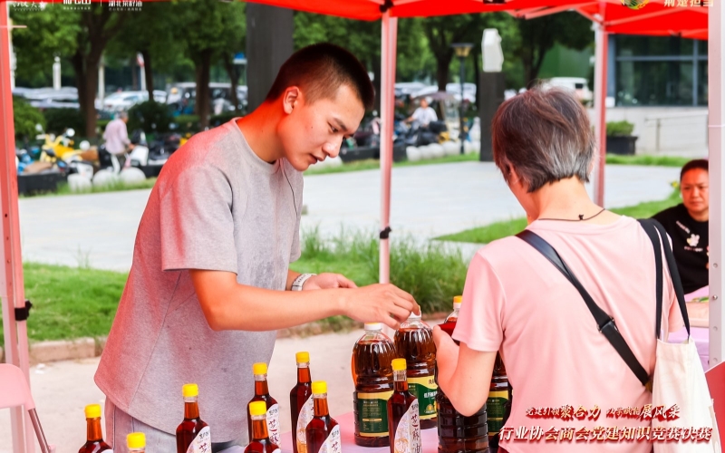 展销活动在汉举办。