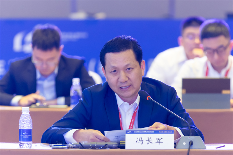 东风汽车党委常委、总会计师冯长军发言