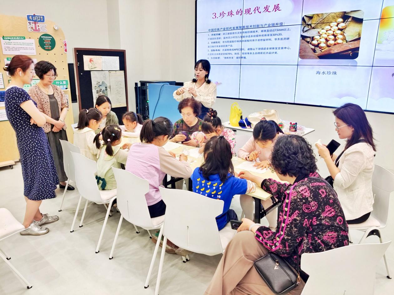 谢艳萍的“灵工益游”项目在东明艺术＋Space空间开展活动